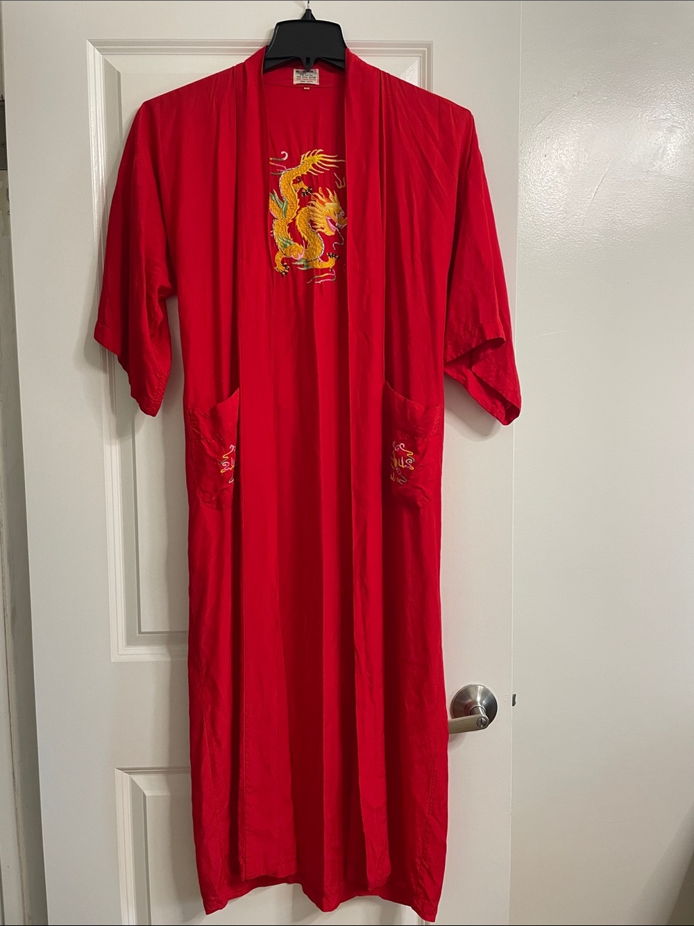 Vintage Red Chinese Rayon Robe Embroidered Dragon 🐉 Size small